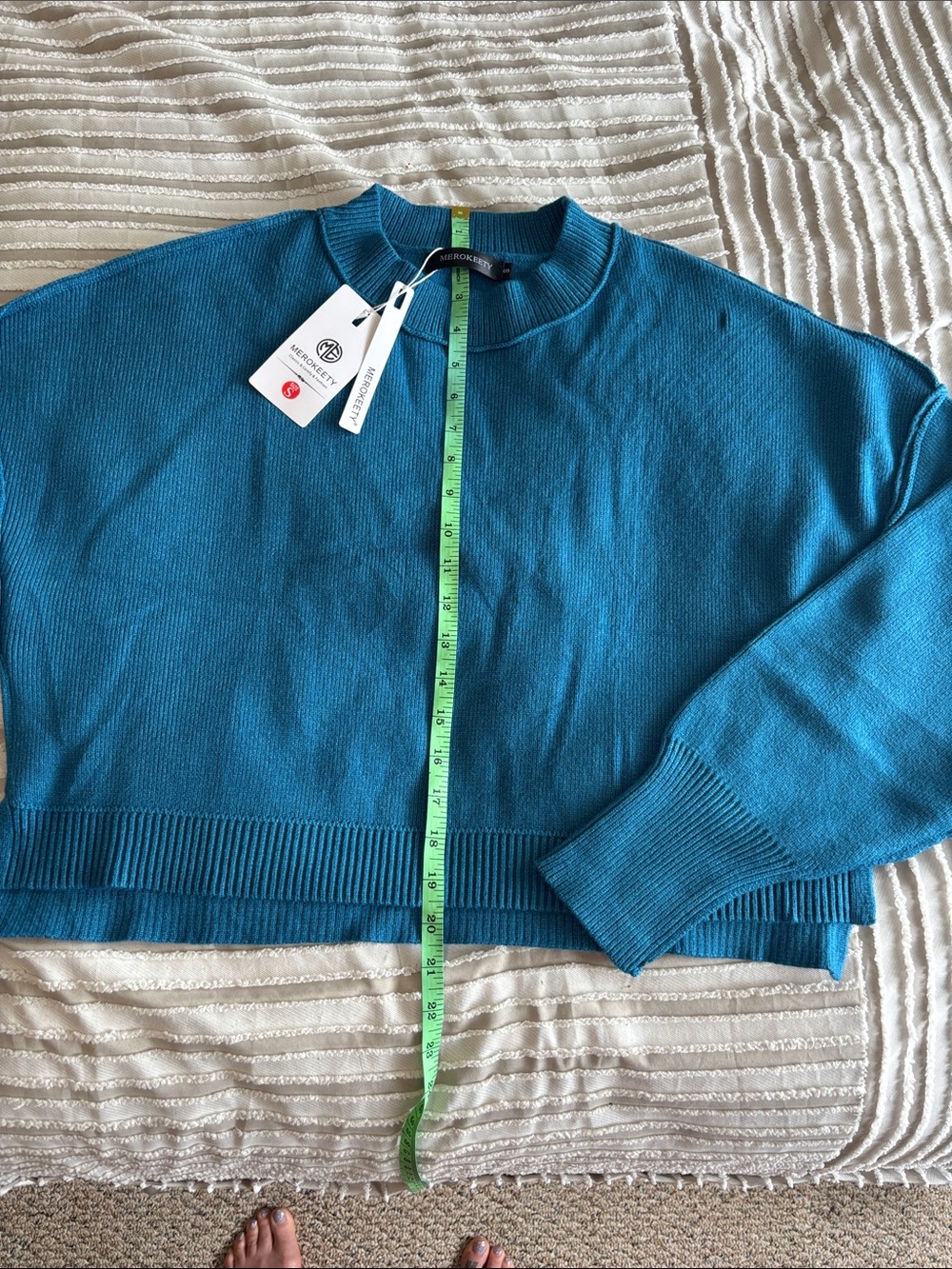 Merokeety Cropped  Sweater NWT Size Small